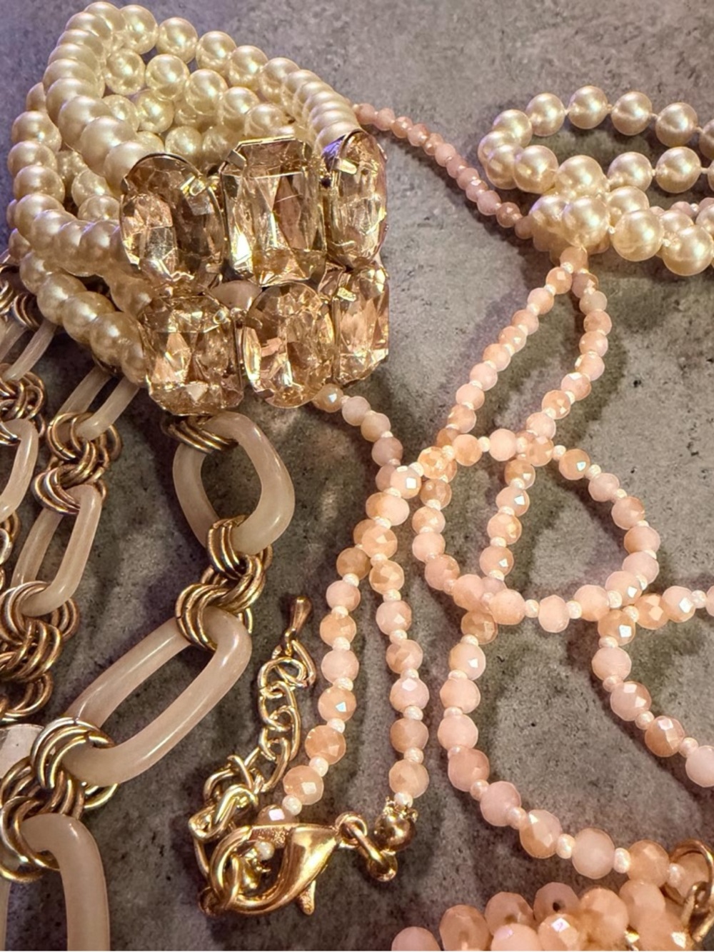 Elegant Pearl and Blush Beaded Necklace Set - Picture 7 of 10